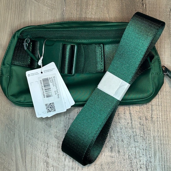 dark green lululemon belt bag NWT RARE ❇️Lululemon Deep Green Everywhere Belt Bag 1L